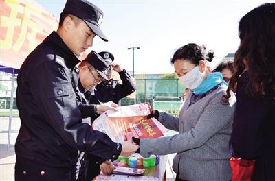 “掃除黃賭毒，深挖黑惡勢力保護傘”